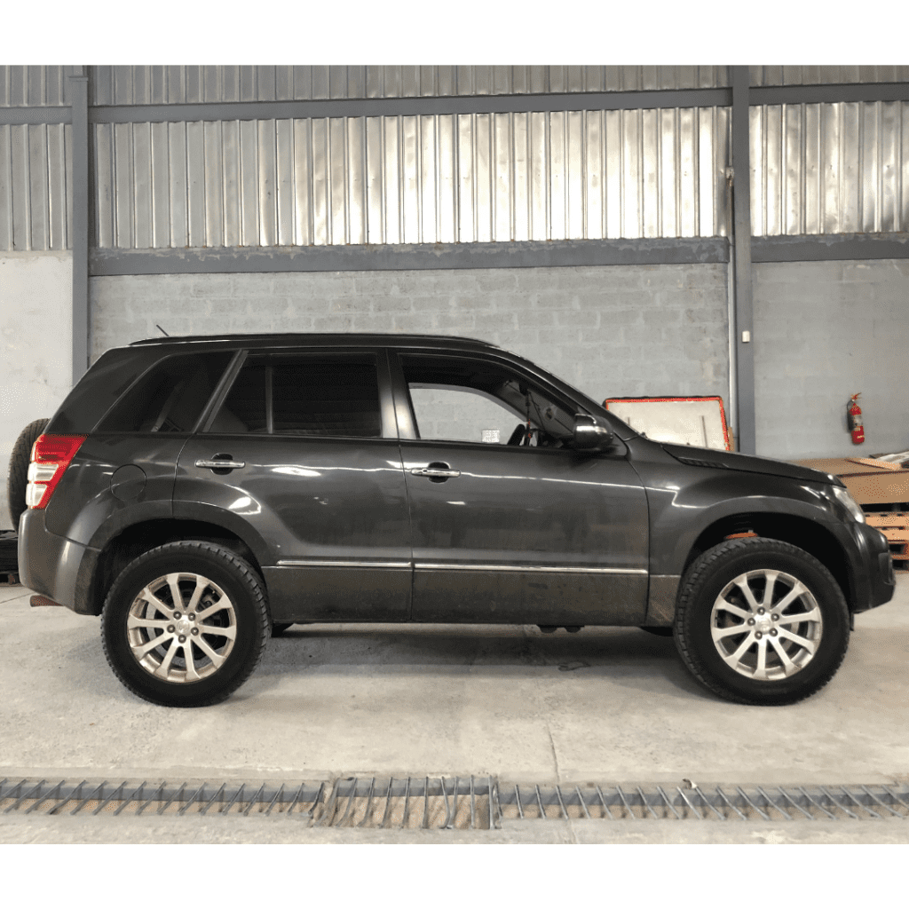 Descubre el verdadero potencial de tu Suzuki Grand Nomade con la suspensión Dobinsons de Talleroffroad.cl
