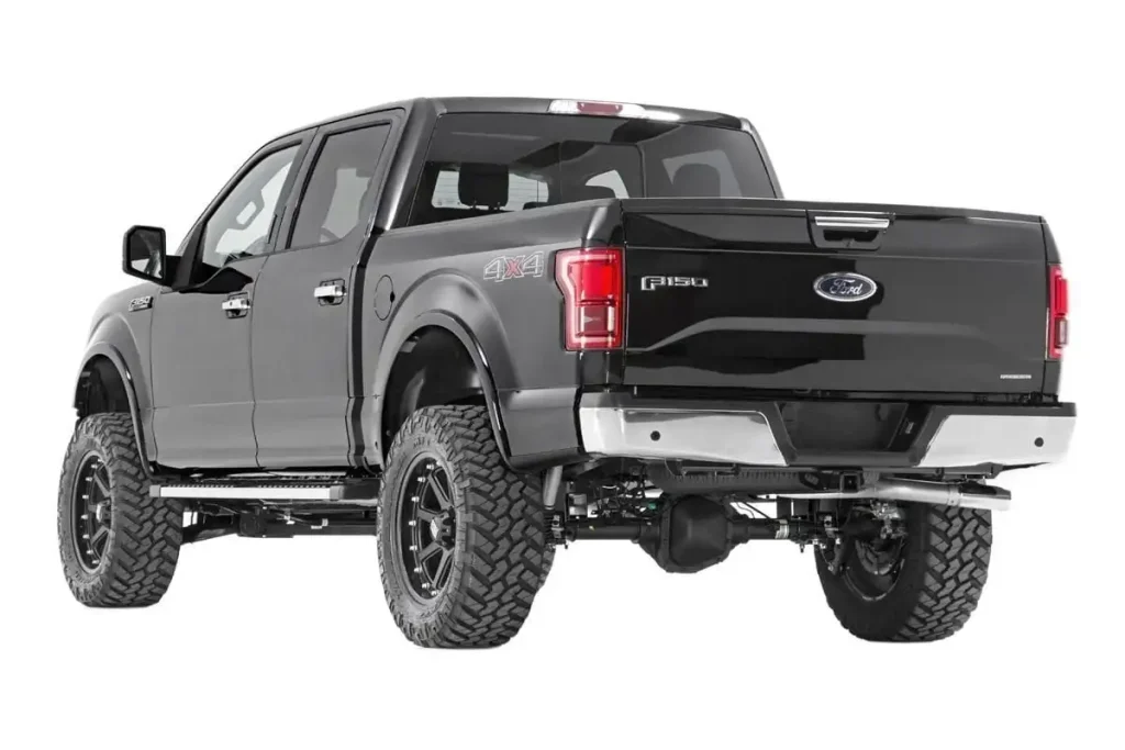 Vista posterior Ford F-150 con levante 6" Rough Country