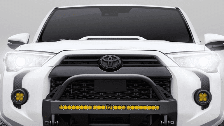 Vista frontal de Toyota 4Runner.
