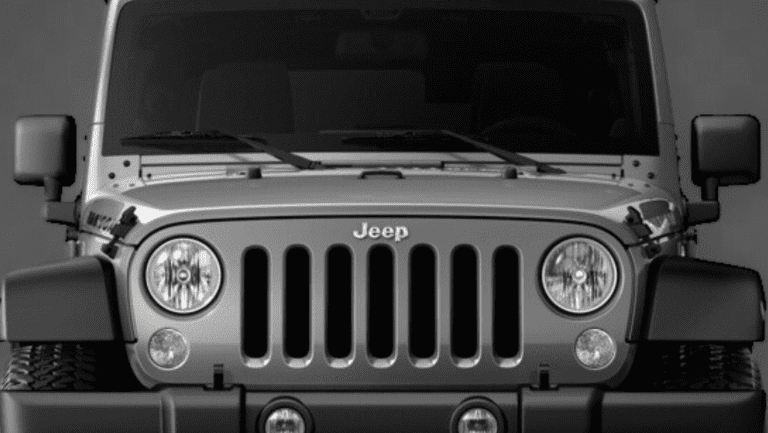 Vista frontal de Jeep Wrangler JK.