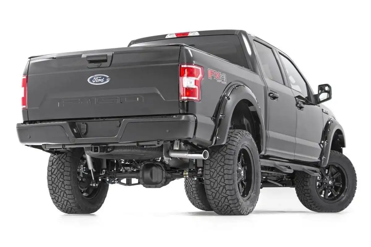 Vista trasera F150 con Rough Country 6" Tienda Talleroffroad.cl